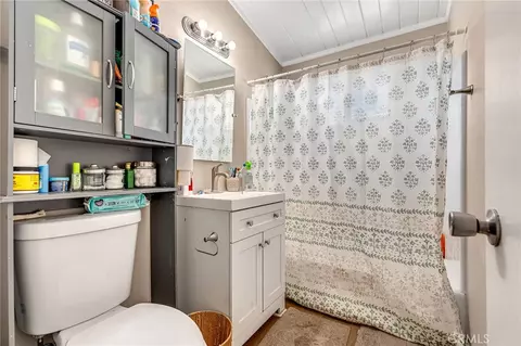 Bath - 28801 Howard Rd, Barstow, CA 92311 photo 1 of 1