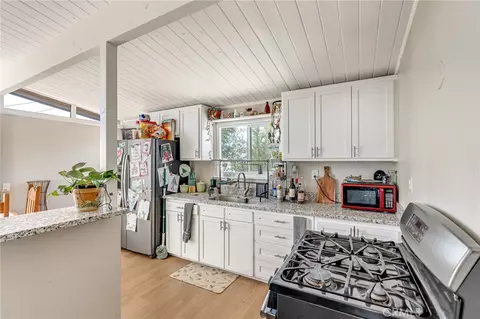 Kitchen - 28801 Howard Rd, Barstow, CA 92311 photo 2 of 2