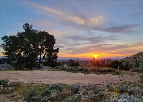 2935 Galaxie Heights Rd, Riverside, CA 92507