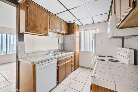 Kitchen - 1735 E Washington F14 #F14, Colton, CA 92324 photo 2 of 3