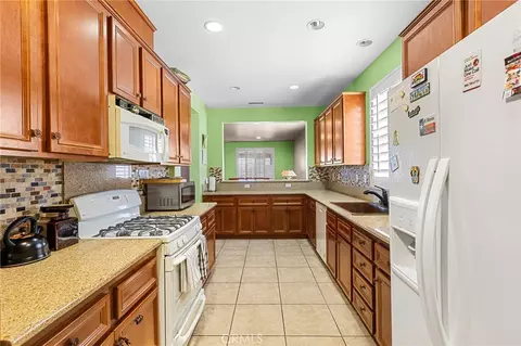 Kitchen - 312 Pipe Spgs, Beaumont, CA 92223 photo 3 of 3