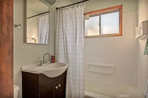 Bath - 720 Rocky Loop, Crestline, CA 92325 photo 1 of 2