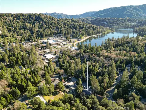 View/Area - 720 Rocky Loop, Crestline, CA 92325 photo 4 of 6