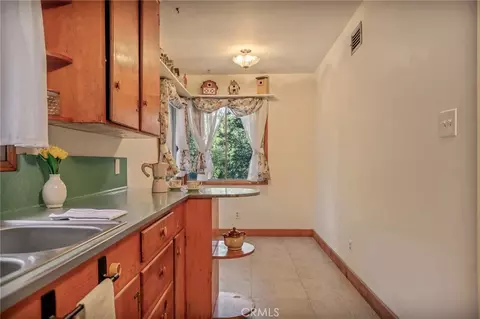 Kitchen - 720 Rocky Loop, Crestline, CA 92325 photo 1 of 4
