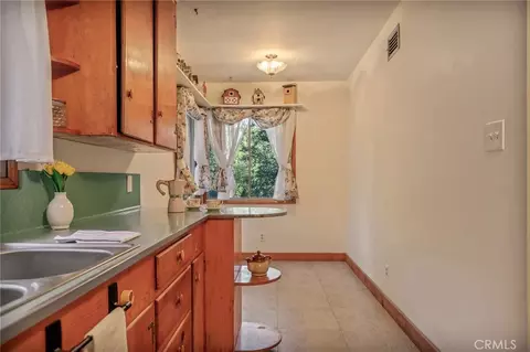 Kitchen - 720 Rocky Loop, Crestline, CA 92325 photo 1 of 4