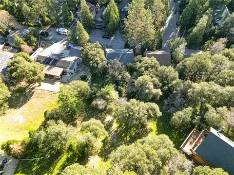 View/Area - 720 Rocky Loop, Crestline, CA 92325 photo 3 of 7