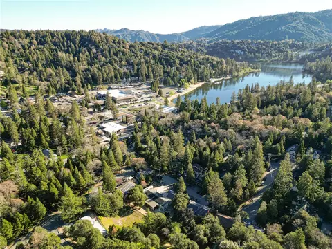 View/Area - 720 Rocky Loop, Crestline, CA 92325 photo 6 of 7