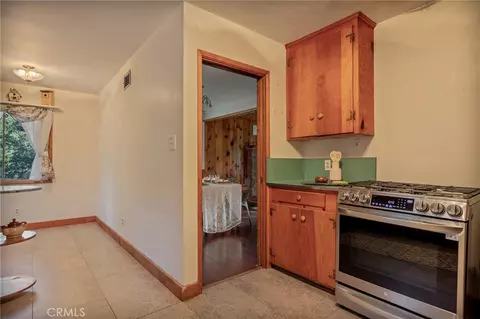 Entry Way - 720 Rocky Loop, Crestline, CA 92325 photo 2 of 3