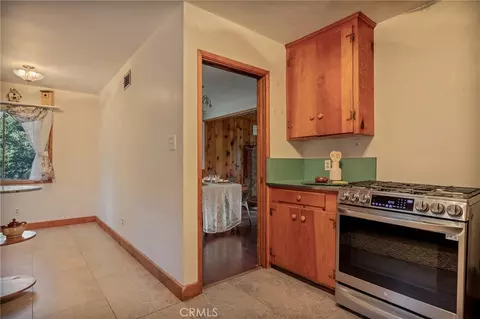 Entry Way - 720 Rocky Loop, Crestline, CA 92325 photo 2 of 3