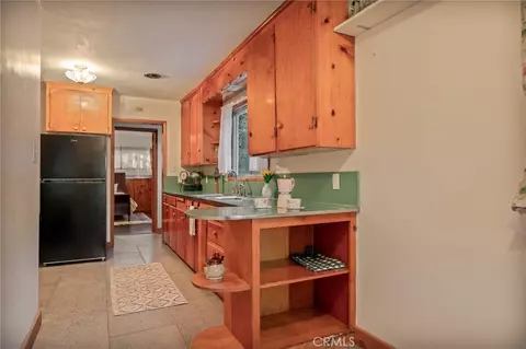 Kitchen - 720 Rocky Loop, Crestline, CA 92325 photo 4 of 4