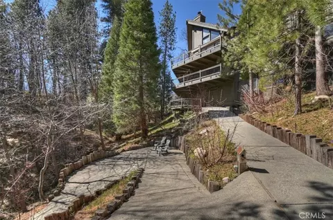 Exterior - 299 Riviera, Lake Arrowhead, CA 92352 photo 8 of 13