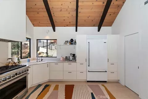 Kitchen - 299 Riviera, Lake Arrowhead, CA 92352 photo 2 of 4