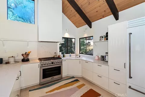 Kitchen - 299 Riviera, Lake Arrowhead, CA 92352 photo 3 of 4