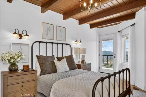 Bedroom - 27604 Matterhorn Dr, Lake Arrowhead, CA 92352 photo 9 of 10