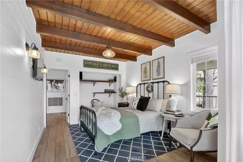 Bedroom - 27604 Matterhorn Dr, Lake Arrowhead, CA 92352 photo 7 of 10