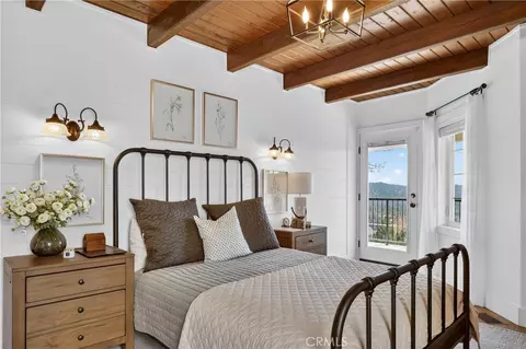 Bedroom - 27604 Matterhorn Dr, Lake Arrowhead, CA 92352 photo 9 of 10