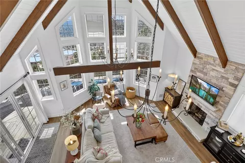 Living - 27604 Matterhorn Dr, Lake Arrowhead, CA 92352 photo 4 of 13