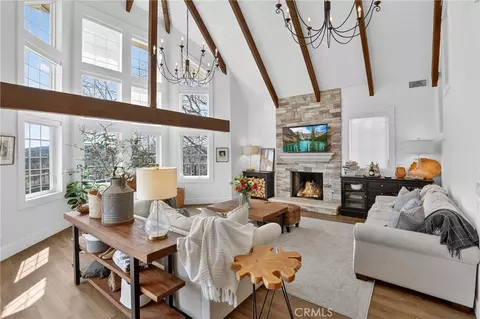 Living - 27604 Matterhorn Dr, Lake Arrowhead, CA 92352 photo 2 of 11