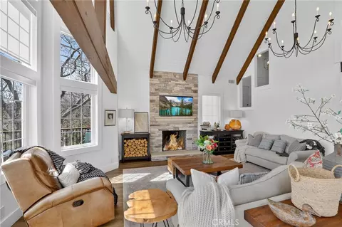 Living - 27604 Matterhorn Dr, Lake Arrowhead, CA 92352 photo 12 of 13