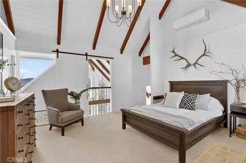 Bedroom - 27604 Matterhorn Dr, Lake Arrowhead, CA 92352 photo 2 of 10