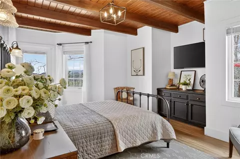 Bedroom - 27604 Matterhorn Dr, Lake Arrowhead, CA 92352 photo 8 of 10