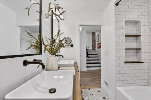 Bath - 27604 Matterhorn Dr, Lake Arrowhead, CA 92352 photo 5 of 5