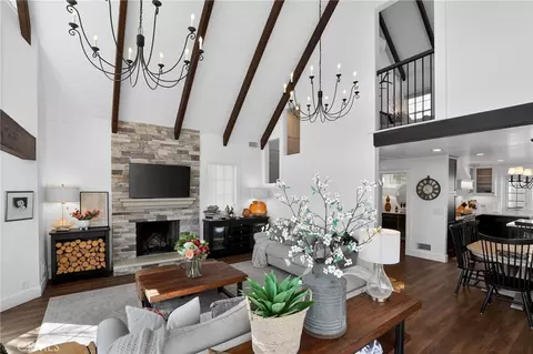Living - 27604 Matterhorn Dr, Lake Arrowhead, CA 92352 photo 6 of 13