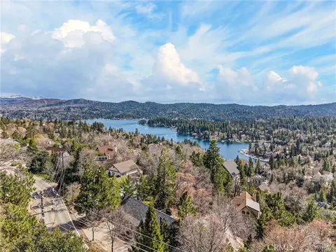 View/Area - 27604 Matterhorn Dr, Lake Arrowhead, CA 92352 photo 2 of 5