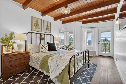 Bedroom - 27604 Matterhorn Dr, Lake Arrowhead, CA 92352 photo 6 of 10