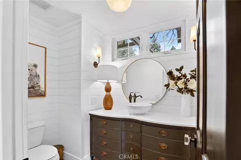 Bath - 27604 Matterhorn Dr, Lake Arrowhead, CA 92352 photo 2 of 5
