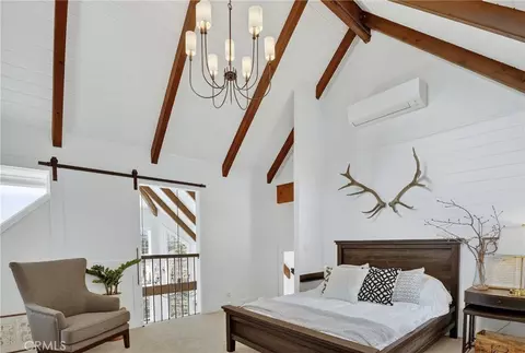 Bedroom - 27604 Matterhorn Dr, Lake Arrowhead, CA 92352 photo 1 of 10