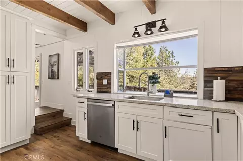 Kitchen - 788 Crown, Lake Arrowhead, CA 92352 photo 3 of 4