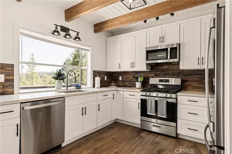 Kitchen - 788 Crown, Lake Arrowhead, CA 92352 photo 2 of 4