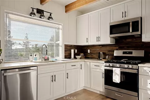 Kitchen - 788 Crown, Lake Arrowhead, CA 92352 photo 1 of 3