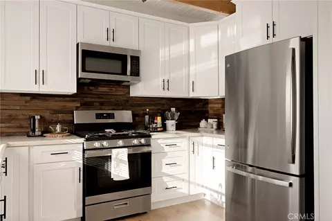Kitchen - 788 Crown, Lake Arrowhead, CA 92352 photo 2 of 3