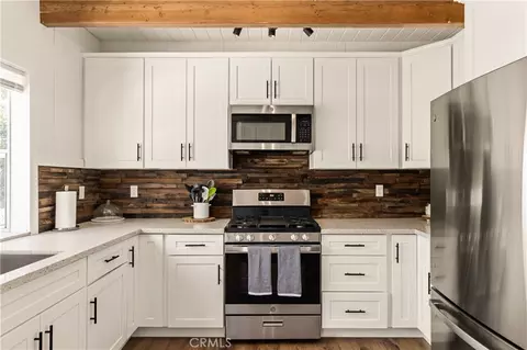 Kitchen - 788 Crown, Lake Arrowhead, CA 92352 photo 4 of 4