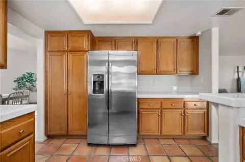Kitchen - 29290 Jasmine Pl, Highland, CA 92346 photo 4 of 4