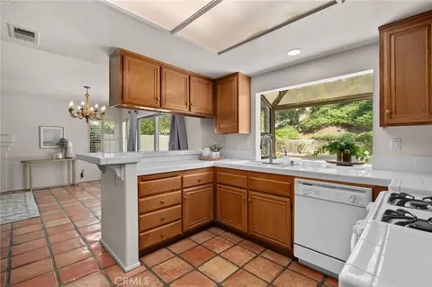 Kitchen - 29290 Jasmine Pl, Highland, CA 92346 photo 3 of 4