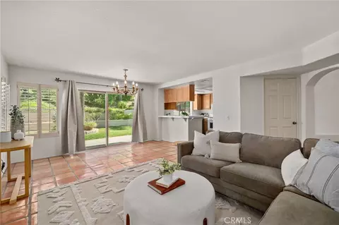 Living - 29290 Jasmine Pl, Highland, CA 92346 photo 4 of 5
