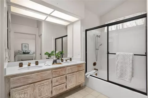 Bath - 29290 Jasmine Pl, Highland, CA 92346 photo 2 of 3