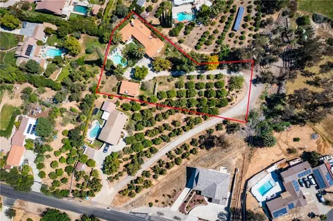 View/Area - 707 S Wabash Ave, Redlands, CA 92374 photo 2 of 6