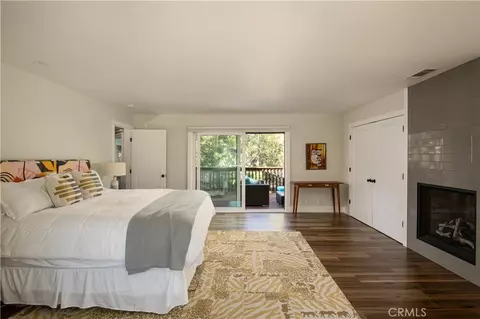 Bedroom - 853 Golf Crse, Lake Arrowhead, CA 92352 photo 2 of 4
