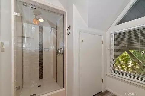 Bath - 28065 Peninsula N, Lake Arrowhead, CA 92352 photo 5 of 6