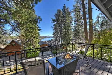 Exterior - 28065 Peninsula N, Lake Arrowhead, CA 92352 photo 5 of 9