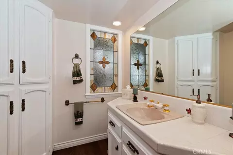 Bath - 28065 Peninsula N, Lake Arrowhead, CA 92352 photo 6 of 6