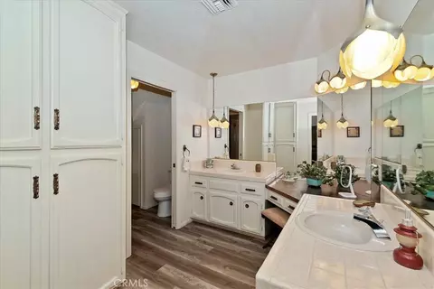 Bath - 28065 Peninsula N, Lake Arrowhead, CA 92352 photo 4 of 6