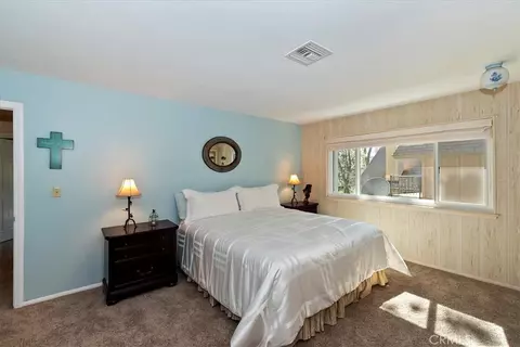 Bedroom - 28065 Peninsula N, Lake Arrowhead, CA 92352 photo 2 of 6