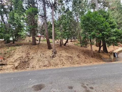 24397 Horst Dr, Crestline, CA 92325 photo 3