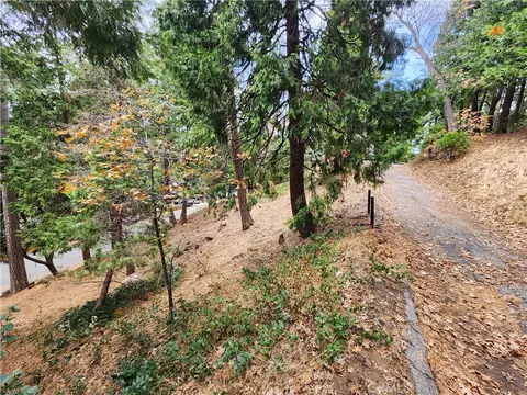 24397 Horst Dr, Crestline, CA 92325