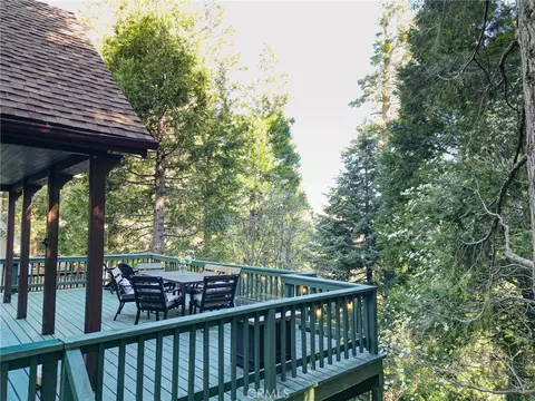 717 Crest Ests, Lake Arrowhead, CA 92352